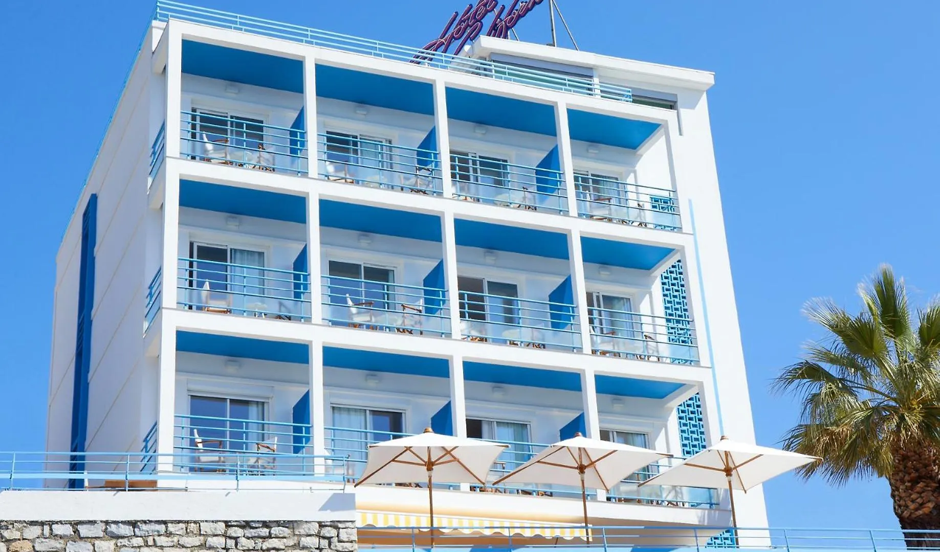 Hotel California Le Lavandou 2*,