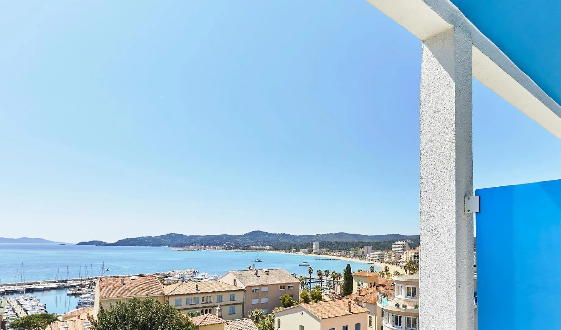 **  Hotel California Le Lavandou France